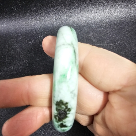 Vintage mottled green jadeite bangle bracelet - Picture 4 of 6
